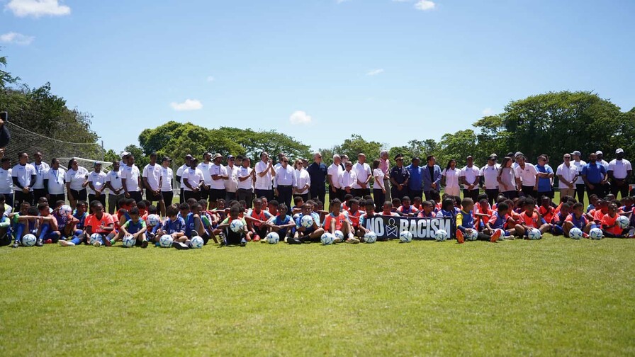 Lanzan programa FIFA Football for Schools en República Dominicana