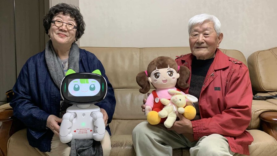 Corea del Sur recurre a muñecos con IA como asistentes y amigos de su envejecida población