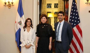 Raquel Pe&ntilde;a asiste a bendici&oacute;n de residencia de embajadora de EE. UU.
