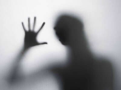 Mujer sobrevive a ataque de expareja en Santiago