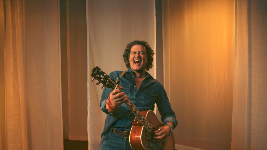 Carlos Vives lanza El &uacute;ltimo disco Vol.1, grabado en vivo y con toda la banda
