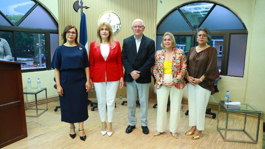 Destacan el rol decisivo de las mujeres en la Revolución de Abril