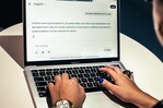 Psiquiatra alerta sobre personas que sustituyen terapia y decisiones por consejos de ChatGPT