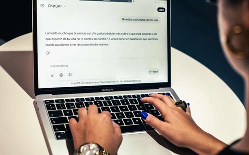 Psiquiatra alerta sobre personas que sustituyen terapia y decisiones por consejos de ChatGPT