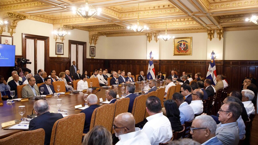 Plan del Gobierno para enfrentar la crisis incluye reducir un 50 % los fondos a partidos pol&iacute;ticos