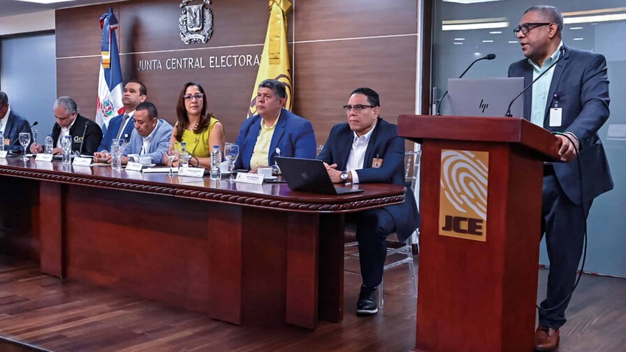 La JCE presenta a partidos cómo marcha el proceso de cedulación