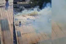 Bomberos confinan el incendio en empresa de ba&ntilde;os en Santo Domingo Este