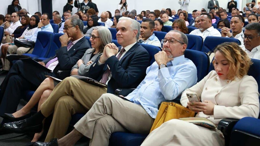 Ministro de Educaci&oacute;n se re&uacute;ne con directores distritales para preparar el a&ntilde;o escolar 2026-2027