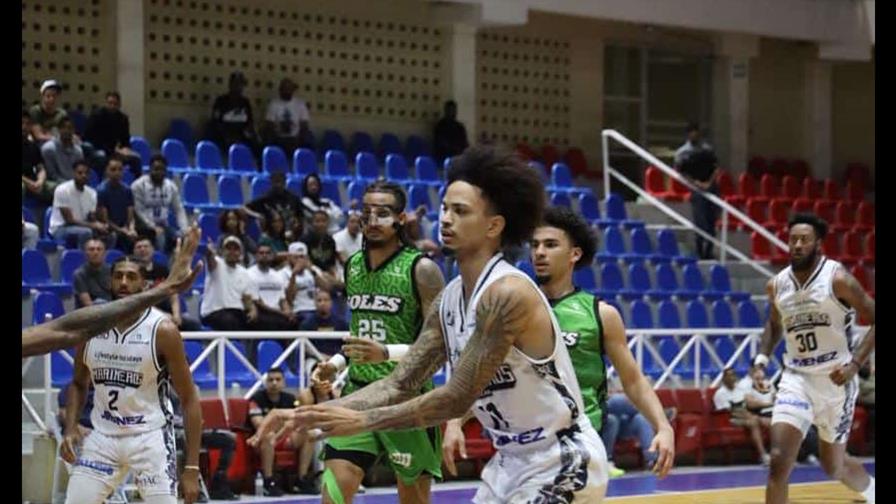 Andersson García debuta con triple-doble con los Marineros