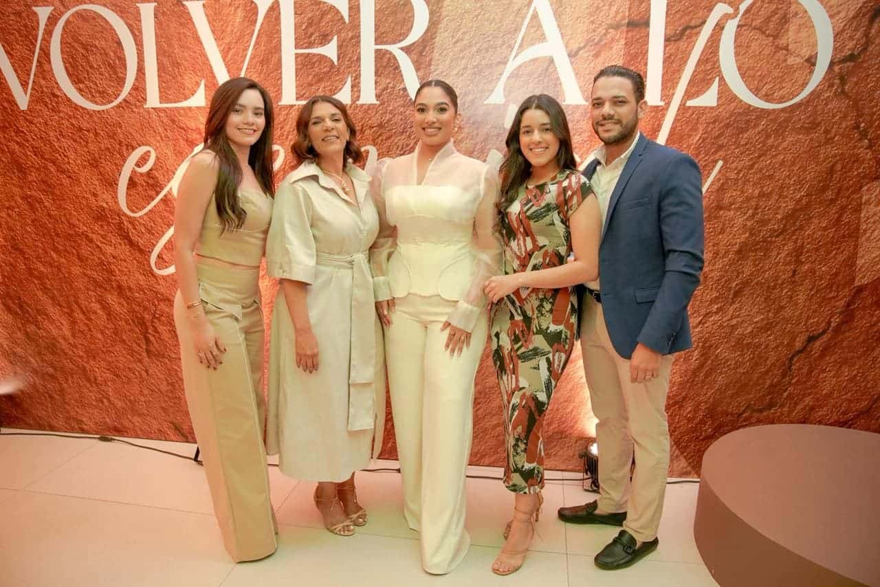 Madelyn Rodriguez, Ydalia Calvo, Ambar Gil, Esmeralda Gil y Erick Gil.