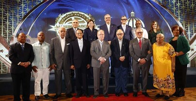 Luis Abinader reconoce a empresarios y sindicalistas por aportes al desarrollo laboral del pa&iacute;s