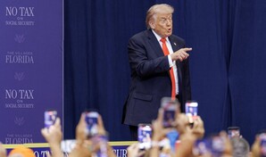 Trump apela a votantes mayores para comicios de medio mandato tras ca&iacute;da de su popularidad