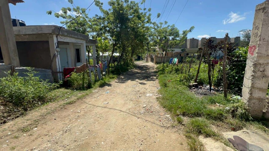 Le aplican cerca de 100 puntos a ni&ntilde;a atacada por otra menor en Santiago