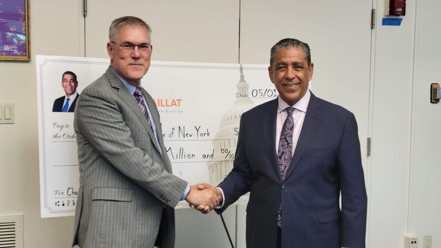 Adriano Espaillat entrega US$2 millones al City College en NY para formaci&oacute;n en infraestructura