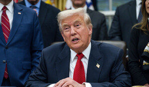 Trump acusa a la UE de violar el pacto comercial y elevar&aacute; al 25 % el arancel a los carros