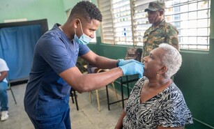 Ministerio de Defensa realiza operativo m&eacute;dico en Montecristi y anuncia escuela vocacional