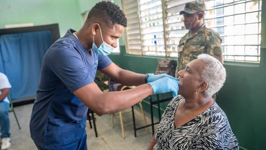 Ministerio de Defensa realiza operativo m&eacute;dico en Montecristi y anuncia escuela vocacional