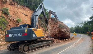 Obras P&uacute;blicas interviene tramo afectado por deslizamientos en la carretera Juan Pablo II