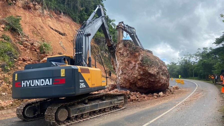 Obras P&uacute;blicas interviene tramo afectado por deslizamientos en la carretera Juan Pablo II