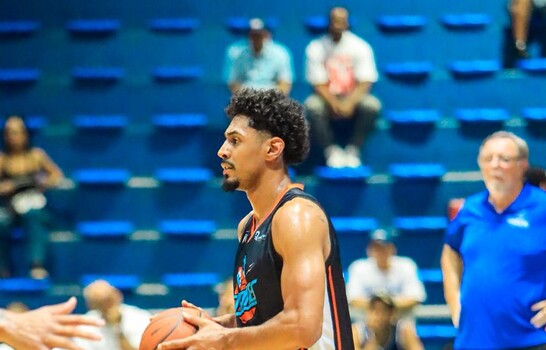 Romeao Ferguson logra triple doble en el triunfo de los Titanes