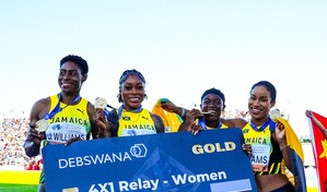 Jamaica y Estados Unidos dominan en Mundial de Relevos; Tebogo da alegr&iacute;a a Botsuana