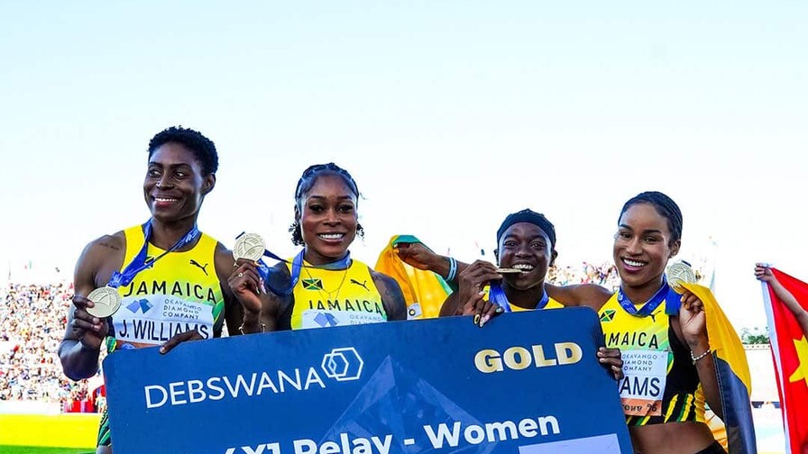 Jamaica y Estados Unidos dominan en Mundial de Relevos; Tebogo da alegr&iacute;a a Botsuana