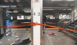 Polic&iacute;a de Nueva York divulga video de hombre abatido tras ataque con machete en Grand Central