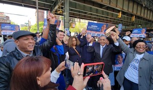 Adriano Espaillat recibe respaldo comunitario para su reelecci&oacute;n en el Bronx