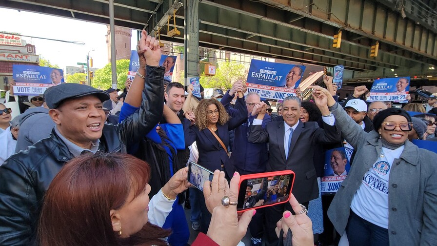 Adriano Espaillat recibe respaldo comunitario para su reelecci&oacute;n en el Bronx