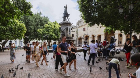 Banco Central proyecta que el turismo apunta a generar m&aacute;s de US$12,500 millones en 2026