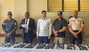 Fiscal&iacute;a entrega pistolas, escopetas y otras armas de fuego a Interior y Polic&iacute;a