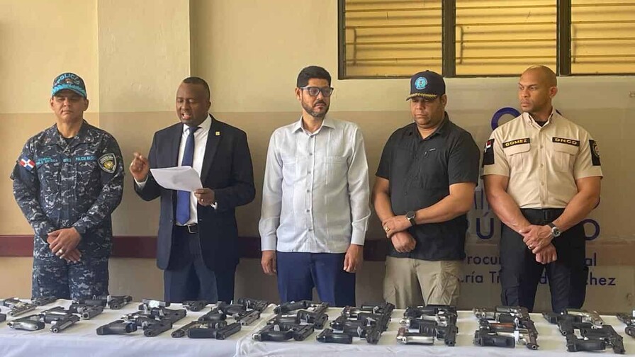 Fiscal&iacute;a entrega pistolas, escopetas y otras armas de fuego a Interior y Polic&iacute;a