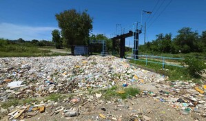 De r&iacute;o a canal: pl&aacute;sticos invaden sistema de riego en Santiago tras lluvias