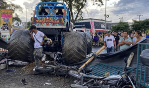 Tres muertos y 38 heridos deja accidente durante espect&aacute;culo automovil&iacute;stico en Colombia