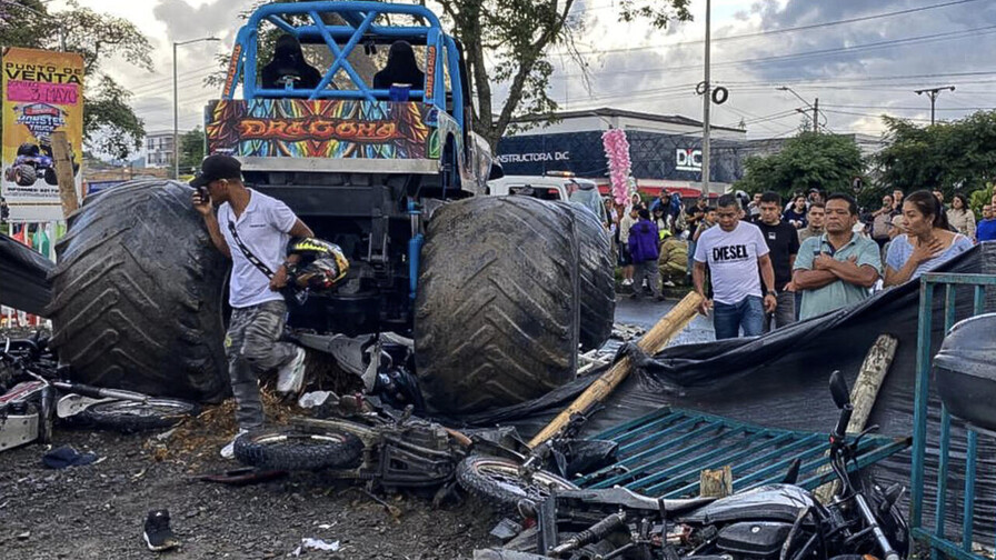 Tres muertos y 38 heridos deja accidente durante espect&aacute;culo automovil&iacute;stico en Colombia