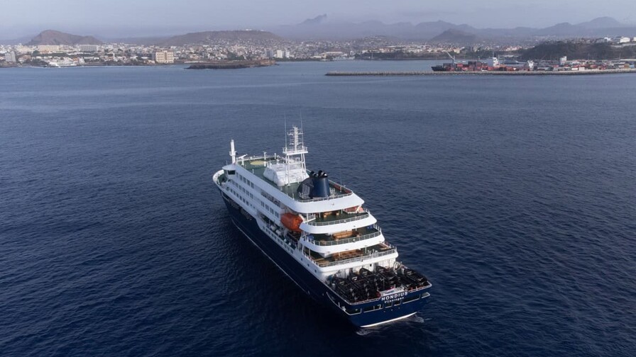 El crucero ir&aacute; a Canarias o Pa&iacute;ses tras tras evacuar tres casos sospechosos de hantavirus