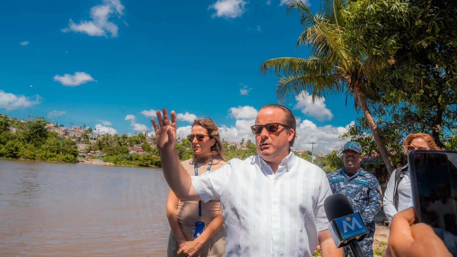 Paliza supervisa proyecto de recuperaci&oacute;n del r&iacute;o Ozama en Los Tres Brazos
