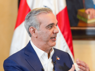 Luis Abinader presenta RD como oasis para la inversión