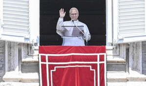 El Vaticano asegura que el papa contin&uacute;a predicando la paz, tras un nuevo ataque de Trump