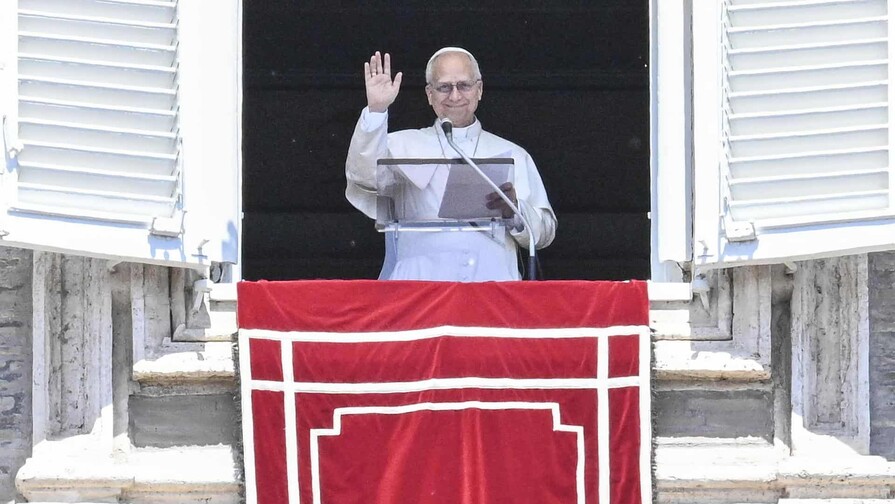 El Vaticano asegura que el papa contin&uacute;a predicando la paz, tras un nuevo ataque de Trump