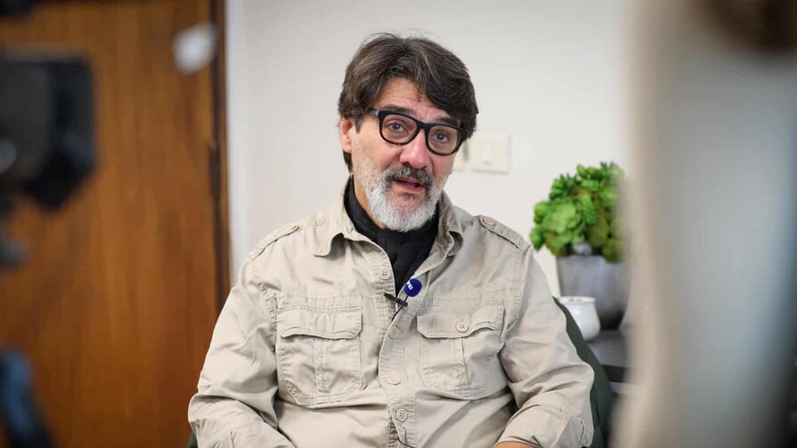C&eacute;sar Troncoso celebra su Platino por El eternauta, que recibir&aacute; como un mimo para el alma