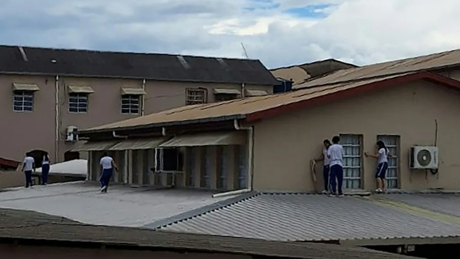 Adolescente abre fuego en escuela en Brasil y deja dos muertos