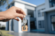 El 42.5 % de las familias dominicanas viv&iacute;a en casas alquiladas entre 2005 y 2024