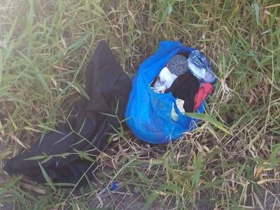 Abandonan bebé dentro de una funda plástica