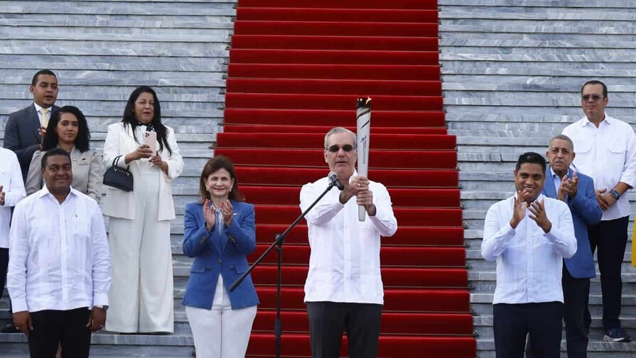 Abinader da inicio formal al recorrido nacional de la antorcha de los Centroamericanos y del Caribe