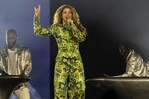 Shakira anuncia cinco nuevas fechas de su gira mundial en Estados Unidos Shakira anuncia cinco nuevas fechas de su gira mundial en Estados Unidos