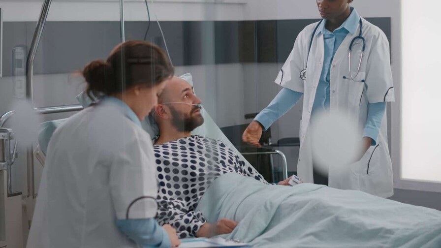 &iquest;Prolongar la vida o prolongar la muerte? El dilema m&eacute;dico en cuidados intensivos