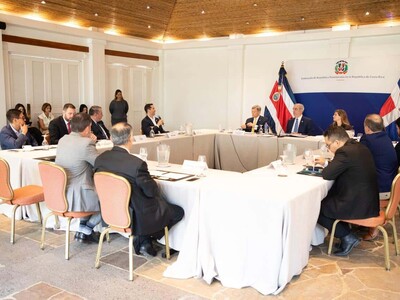 Abinader sostiene encuentro con empresarios de Costa Rica