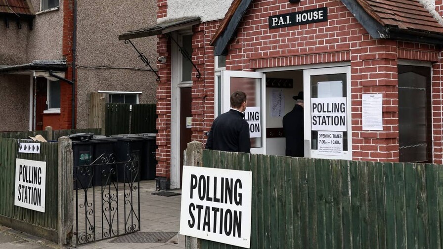 Elecciones locales ponen a prueba al gobierno brit&aacute;nico, rezagado en los sondeos