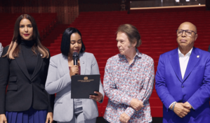 La C&aacute;mara de Diputados de RD reconoce a Raphael por su legado a la m&uacute;sica en espa&ntilde;ol